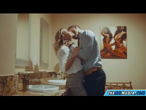 ❤️ وقتی یک بلوند بی تنه شما را در یک دستشویی عمومی اغوا می کند ☑ پورنو در ما fa.com-milf-300.ru ❌️